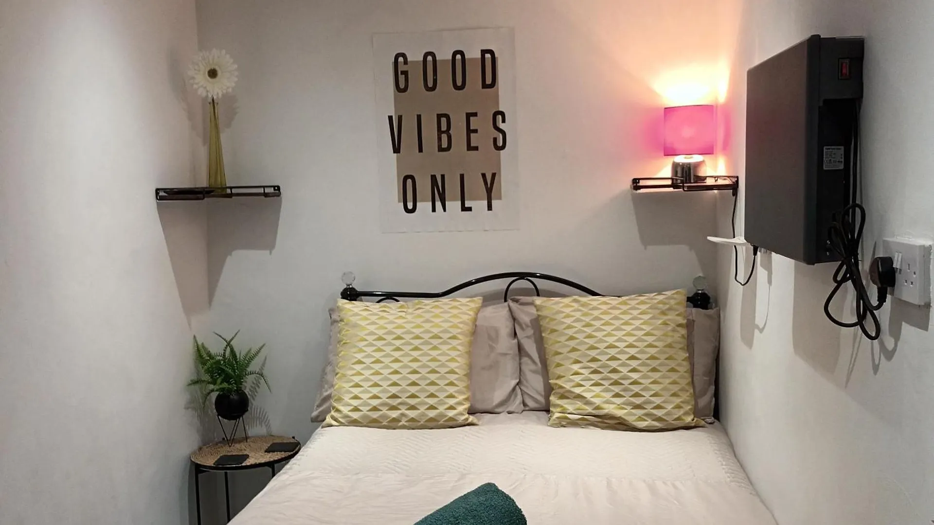 Le Hub - 1Br Apartment - Sleeps 2 - Wifi Leeds