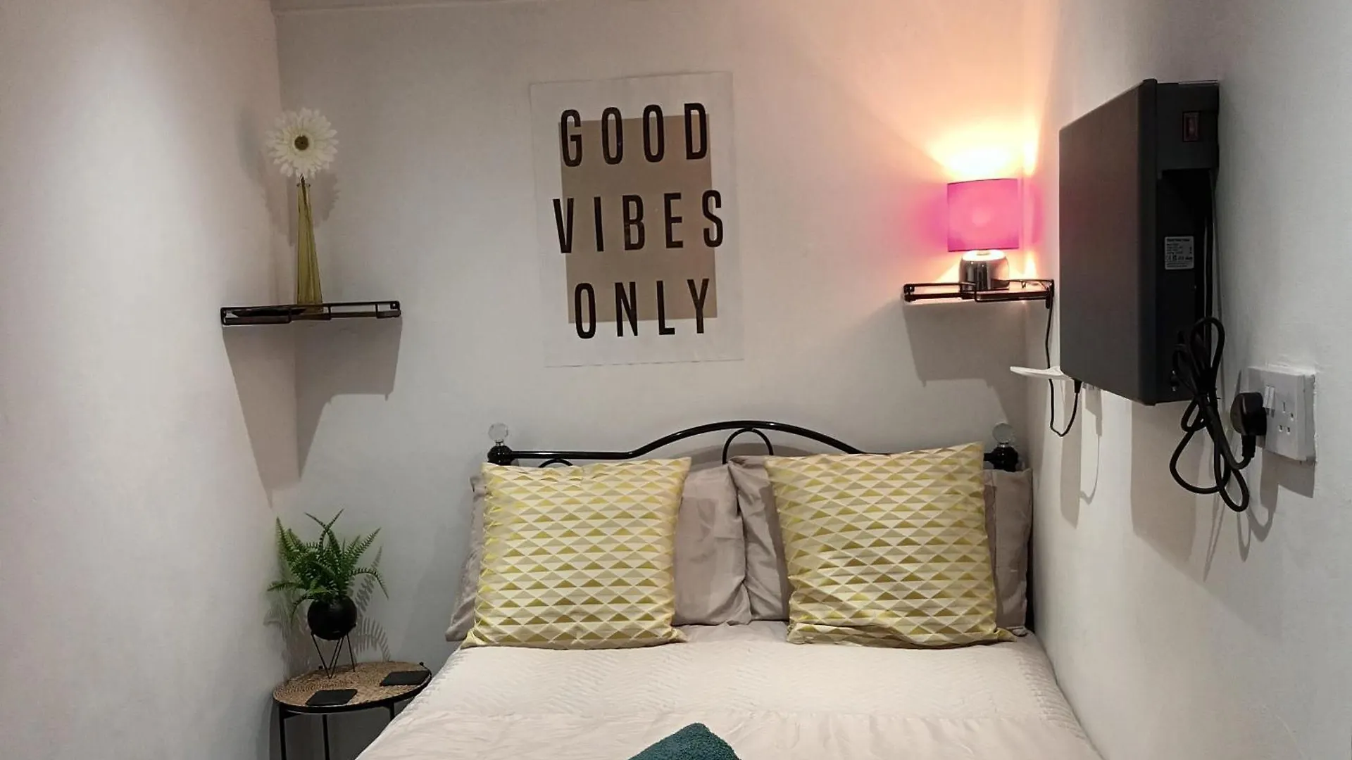 Le Hub - 1Br Apartment - Sleeps 2 - Wifi Leeds