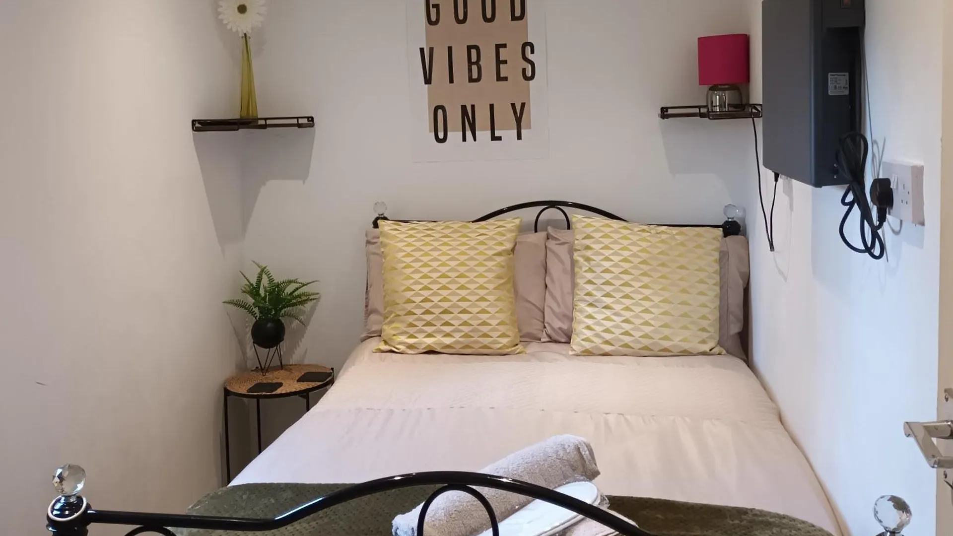 Le Hub - 1Br Apartment - Sleeps 2 - Wifi Leeds